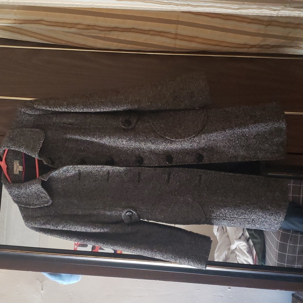 Vintage coat 49% wool 35 % Acrylic 20% polyester 5% other fibers lining